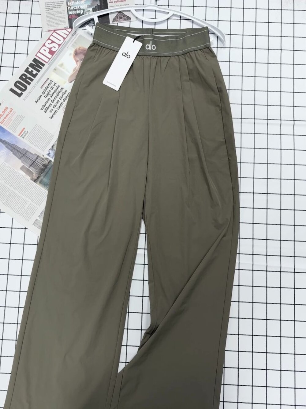 NWT Alo Yoga Suit Up Trouser Olive💘Wide Leg/Loose fit Women's pants - Picture 1 of 7